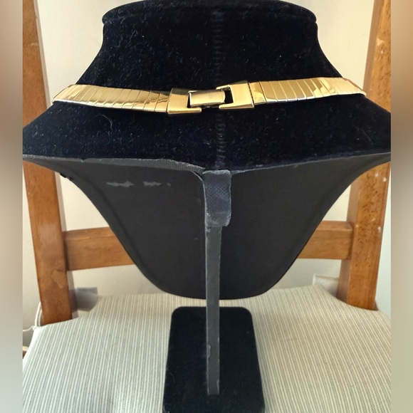 Napier Gold Tone Herringbone Vintage Choker Necklace - Picture 7 of 9